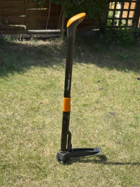 Pull weeds out of your lawn easily